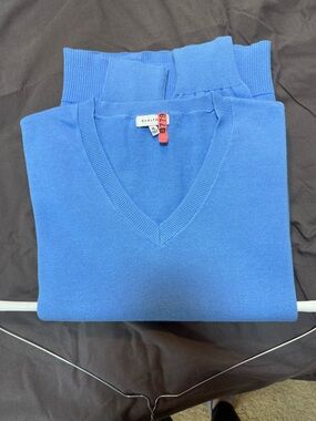 Qualfort Long Sleeve V-Neck Sweater